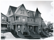 921-27 W SCOTT ST, a Queen Anne apartment/condominium, built in Milwaukee, Wisconsin in 1899.