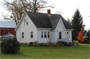 W9159 RICHARDS RD, a Side Gabled house, built in Arlington, Wisconsin in 1920.