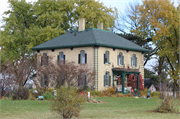 W9250 CURRIE RD, a Italianate house, built in Arlington, Wisconsin in 1883.