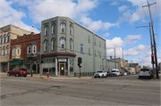 200 W MAIN ST, a Italianate retail building, built in Watertown, Wisconsin in 1870.