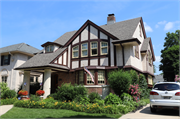 4842 W WOODLAWN CT, a Craftsman house, built in Milwaukee, Wisconsin in 1914.