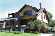 4813 W WOODLAWN CT, a Craftsman house, built in Milwaukee, Wisconsin in 1915.