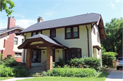 4821 W WOODLAWN CT, a Arts and Crafts house, built in Milwaukee, Wisconsin in 1914.