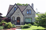 4917 W SUNNYSIDE DR, a house, built in Milwaukee, Wisconsin in 1935.