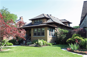 4911 W SUNNYSIDE DR, a Bungalow house, built in Milwaukee, Wisconsin in 1927.