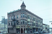 921 S 8TH ST, a Queen Anne retail building, built in Manitowoc, Wisconsin in 1899.