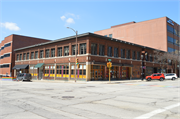 418-432 E WELLS ST, a Commercial Vernacular retail building, built in Milwaukee, Wisconsin in 1914.