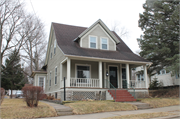 435 W CHESTNUT ST, a Bungalow house, built in Port Washington, Wisconsin in 1920.