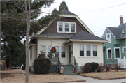 509-511 W CHESTNUT ST, a Bungalow house, built in Port Washington, Wisconsin in 1935.