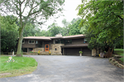 10829 W MEQUON RD / STATE HIGHWAY 167, a Contemporary house, built in Mequon, Wisconsin in 1952.