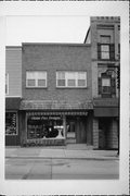 318-320 N FRANKLIN ST, a Twentieth Century Commercial retail building, built in Port Washington, Wisconsin in 1883.