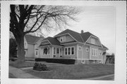 724-726 W LARABEE ST, a Bungalow house, built in Port Washington, Wisconsin in 1910.