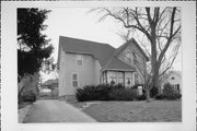 821 W LARABEE ST, a Gabled Ell house, built in Port Washington, Wisconsin in 1925.