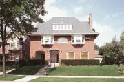 2375 N WAHL AVE, a Craftsman house, built in Milwaukee, Wisconsin in 1907.