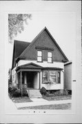 1500 S 3RD ST, a Queen Anne house, built in Milwaukee, Wisconsin in 1908.