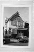 817-918 S 15TH ST, a Cross Gabled duplex, built in Milwaukee, Wisconsin in .