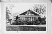 2618-2620 E BRADFORD AVE (AKA 2519 N LAKE DR), a Craftsman house, built in Milwaukee, Wisconsin in 1914.