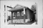 639 W BRUCE ST, a Front Gabled house, built in Milwaukee, Wisconsin in 1860.