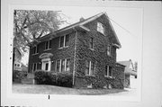 921 E DAKOTA ST, a Colonial Revival/Georgian Revival house, built in Milwaukee, Wisconsin in 1921.
