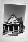 2492 S DELAWARE AVE, a Cross Gabled house, built in Milwaukee, Wisconsin in 1910.