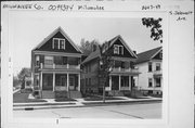 2647-49 AND 2651-53 S DELAWARE AVE, a Front Gabled duplex, built in Milwaukee, Wisconsin in 1905.