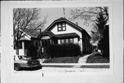 2780 S DELAWARE AVE, a Bungalow house, built in Milwaukee, Wisconsin in 1927.