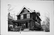 2815 S DELAWARE AVE, a Arts and Crafts house, built in Milwaukee, Wisconsin in 1909.