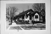 2836 S DELAWARE AVE, a Craftsman house, built in Milwaukee, Wisconsin in 1925.