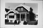2932 S DELAWARE AVE, a Bungalow house, built in Milwaukee, Wisconsin in 1925.