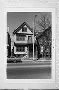 826-28 W GREENFIELD AVE, a Cross Gabled duplex, built in Milwaukee, Wisconsin in .