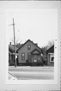 1009 W GREENFIELD AVE, a Front Gabled house, built in Milwaukee, Wisconsin in .