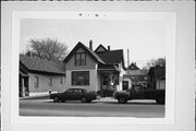 1023 W GREENFIELD AVE, a Queen Anne house, built in Milwaukee, Wisconsin in .