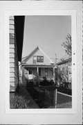1300 W GREENFIELD AVE, a Front Gabled house, built in Milwaukee, Wisconsin in .