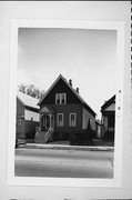1321 W GREENFIELD AVE, a Front Gabled house, built in Milwaukee, Wisconsin in .