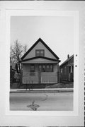 1517 W GREENFIELD AVE, a Front Gabled house, built in Milwaukee, Wisconsin in .