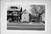 1556 W GREENFIELD AVE, a Cross Gabled house, built in Milwaukee, Wisconsin in .