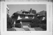 3009 N HACKETT AVE, a American Foursquare house, built in Milwaukee, Wisconsin in 1914.