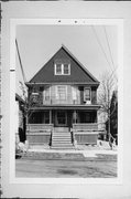 1110-1112 E HAMILTON ST, a Front Gabled duplex, built in Milwaukee, Wisconsin in 1916.