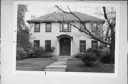 2219 N LAKE DR, a Arts and Crafts house, built in Milwaukee, Wisconsin in 1919.