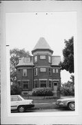 2259 N LAKE DR, a Queen Anne house, built in Milwaukee, Wisconsin in 1890.