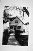 2513 S LENOX ST, a Front Gabled house, built in Milwaukee, Wisconsin in .