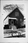 2527 S LENOX ST, a Front Gabled house, built in Milwaukee, Wisconsin in 1900.