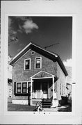 2534 S LENOX ST, a Front Gabled house, built in Milwaukee, Wisconsin in .