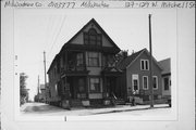 127-129 W MITCHELL ST, a Front Gabled duplex, built in Milwaukee, Wisconsin in 1908.