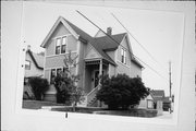 1014 E MONTANA AVE, a Queen Anne house, built in Milwaukee, Wisconsin in 1892.