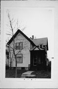 2246 S MOUND ST, a Gabled Ell house, built in Milwaukee, Wisconsin in 1894.