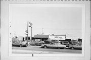 1306 W NATIONAL AVE, a Astylistic Utilitarian Building gas station/service station, built in Milwaukee, Wisconsin in 1949.
