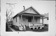463 E LINCOLN AVE, a Front Gabled house, built in Milwaukee, Wisconsin in 1899.