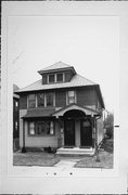 519-521 E LINCOLN AVE, a Arts and Crafts duplex, built in Milwaukee, Wisconsin in 1930.