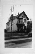 805 E LINCOLN AVE, a Queen Anne house, built in Milwaukee, Wisconsin in .